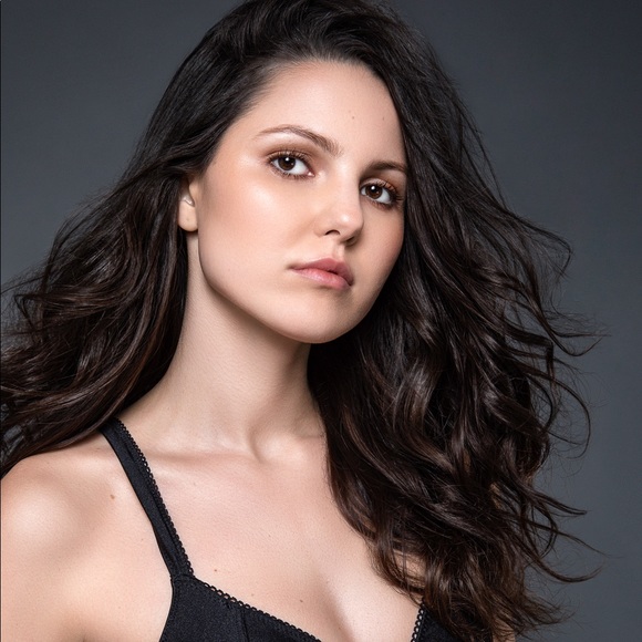 Meet your Posher, Caroline - Picture 2 of 7